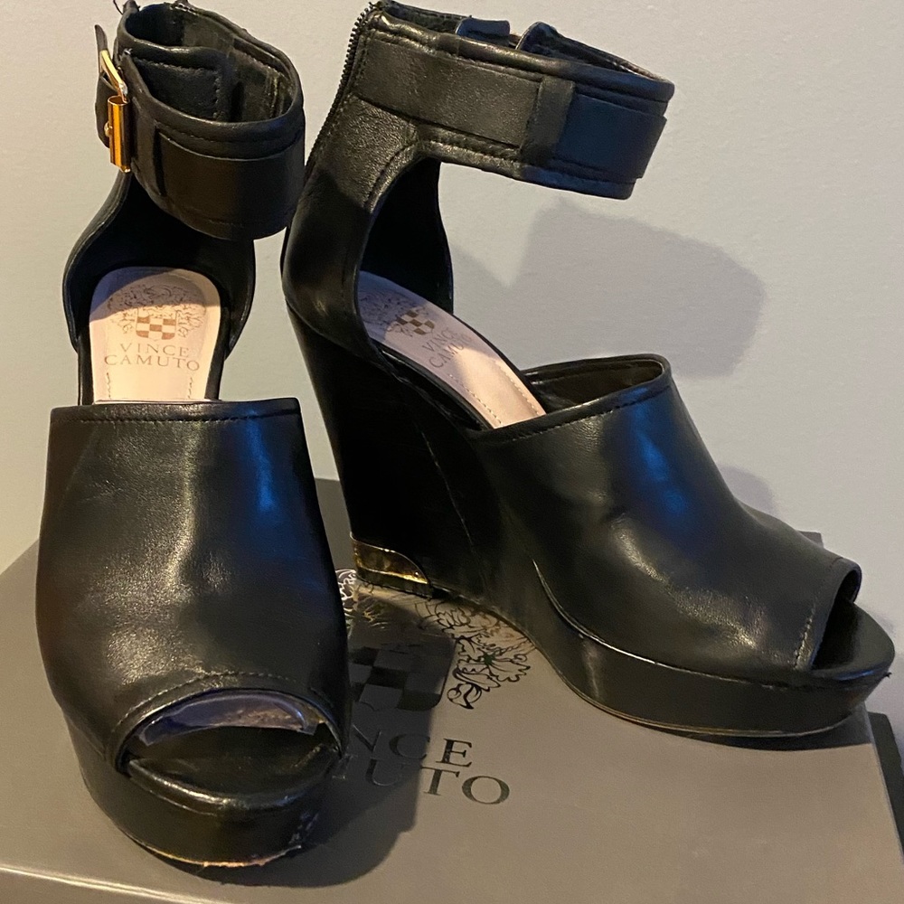 Vince Camuto size 8 black heeled wedge